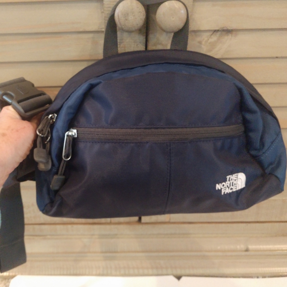North Face Lumbar Hiking Waist Pack Fanny Navy Blue Adjustable NWOT Zipp…